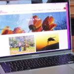 Laptop mit neuer Blog-Übersichtsseite der Homepage