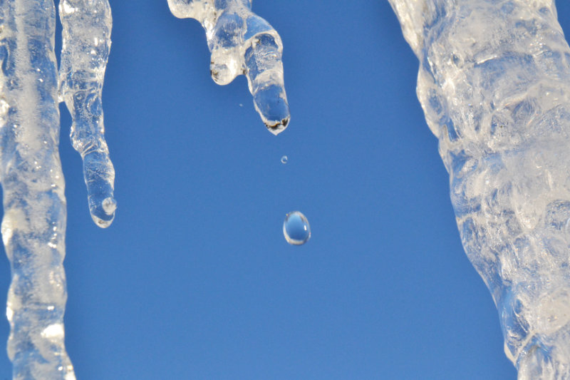 Tropfender Eiszapfen